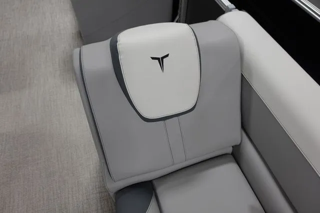 Slide: The Image of Tahoe LTZ Cruise 23 FT 2025 - 7