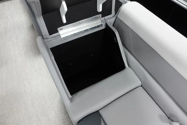 Slide: The Image of Tahoe LTZ Cruise 23 FT 2025 - 8