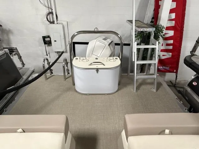 Slide: The Image of Tahoe Cascade Quad Lounge Shift Windshield Tritoon 23 FT 2025 - 7