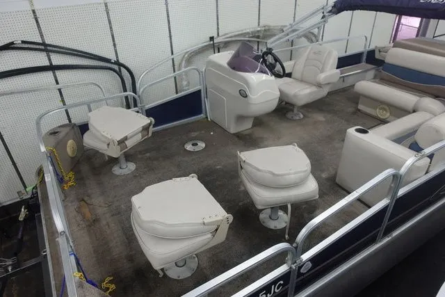 Slide: The Image of Misty Harbor 225CF 2013 - 6