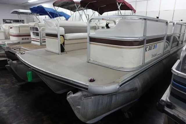 The Image of Lowe Sun Cruiser 20XL Tritoon 1999 - undefined