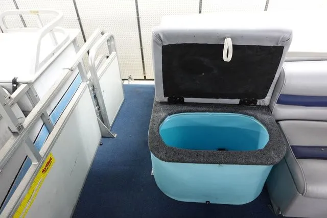 Slide: The Image of Sun Tracker 25 Party Barge 1995 - 14