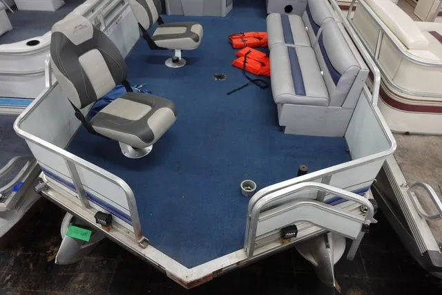 Slide: The Image of Sun Tracker 25 Party Barge 1995 - 3