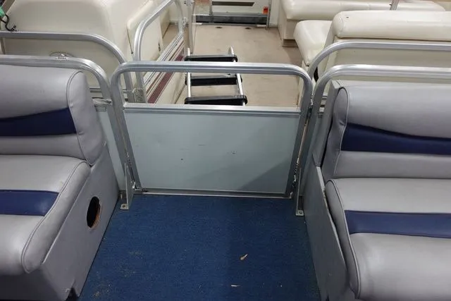 Slide: The Image of Sun Tracker 25 Party Barge 1995 - 8