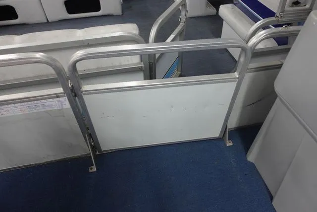 Slide: The Image of Sun Tracker 25 Party Barge 1995 - 9