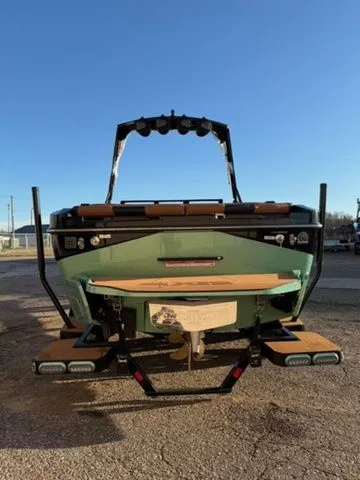 Slide: The Image of Axis Wake Research T220 2025 - 5