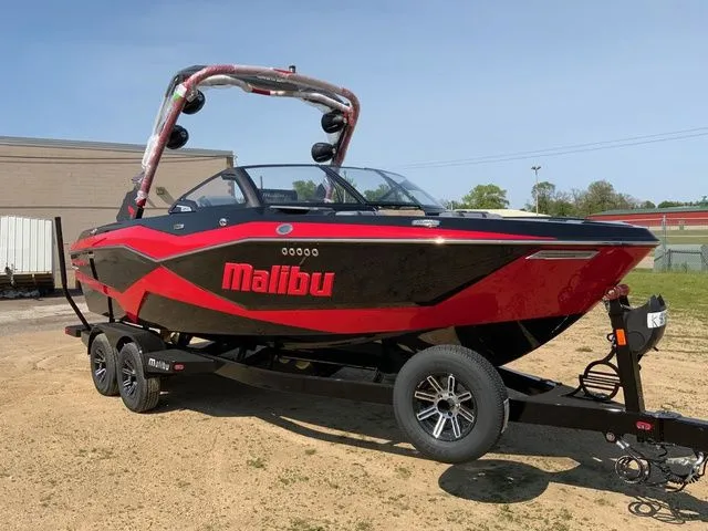 Slide: The Image of Malibu Wakesetter 22 LSV 2025 - 2