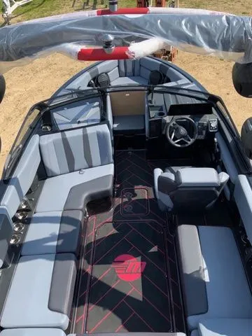 Slide: The Image of Malibu Wakesetter 22 LSV 2025 - 6