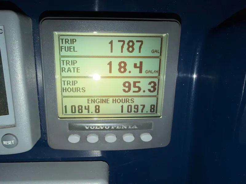 Slide: The Image of Volvo Penta display on Tiara Yachts 4300 Sovran, 2008 model. - 30