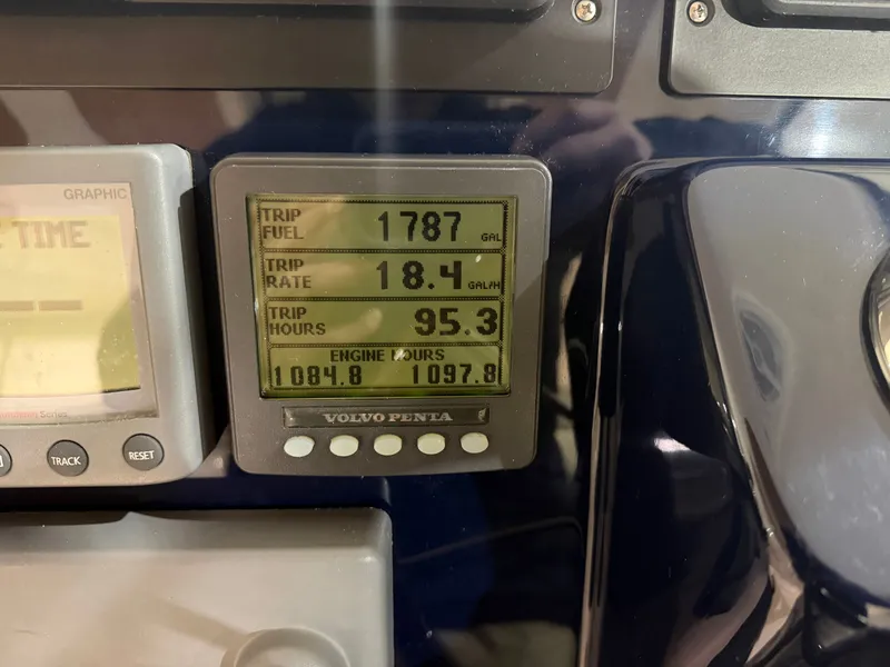 Slide: The Image of Volvo Penta display on Tiara Yachts 4300 Sovran, 2008 model. - 31