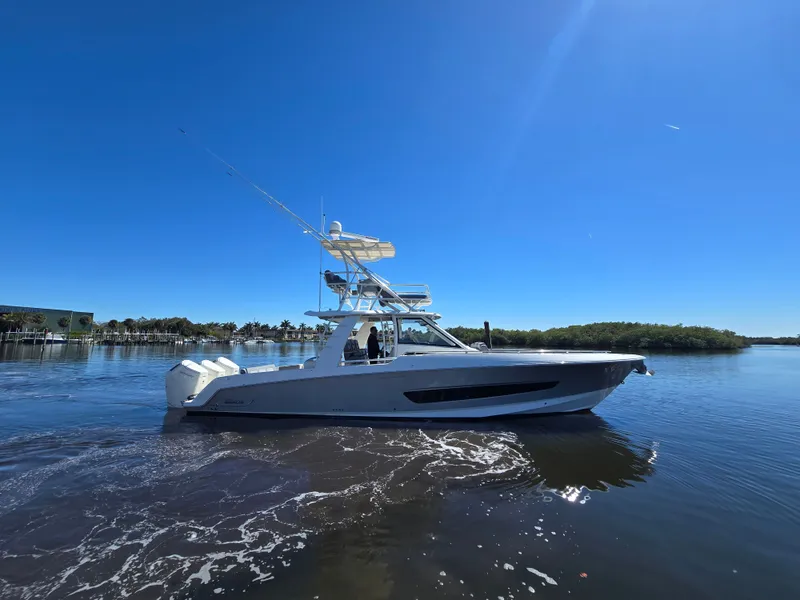 Slide: The Image of Boston Whaler 420 Outrage 2023 - 1