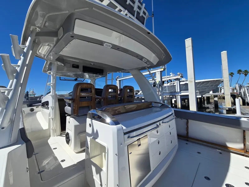 Slide: The Image of Boston Whaler 420 Outrage 2023 - 11