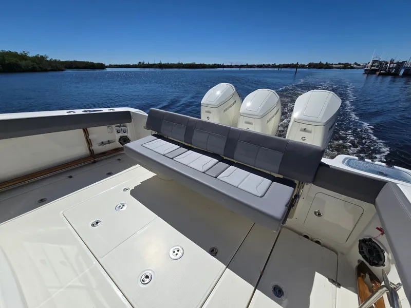 Slide: The Image of Boston Whaler 420 Outrage 2023 - 12