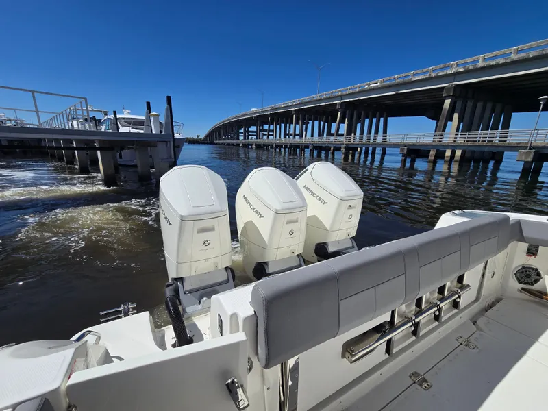 Slide: The Image of Boston Whaler 420 Outrage 2023 - 16