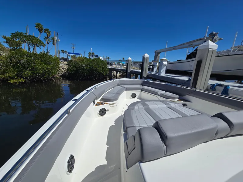 Slide: The Image of Boston Whaler 420 Outrage 2023 - 19