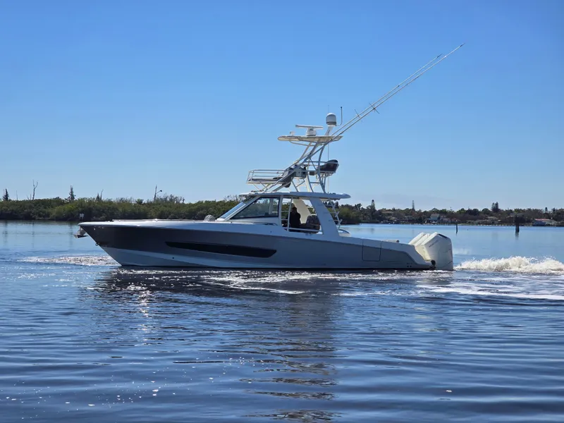 Slide: The Image of Boston Whaler 420 Outrage 2023 - 2