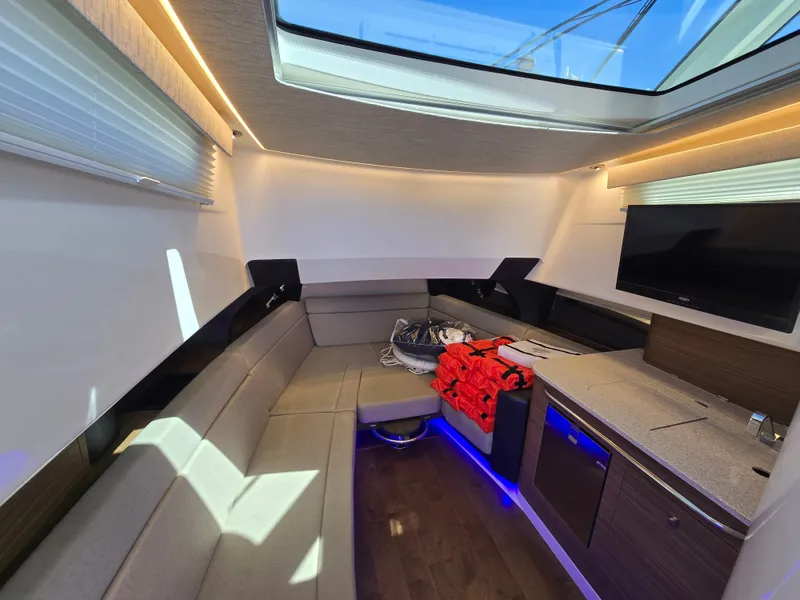 Slide: The Image of Boston Whaler 420 Outrage 2023 - 20