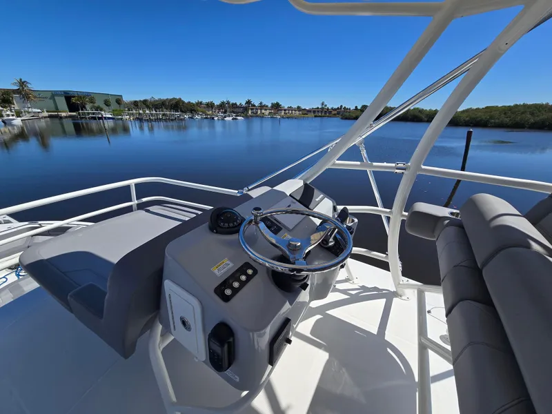 Slide: The Image of Boston Whaler 420 Outrage 2023 - 24