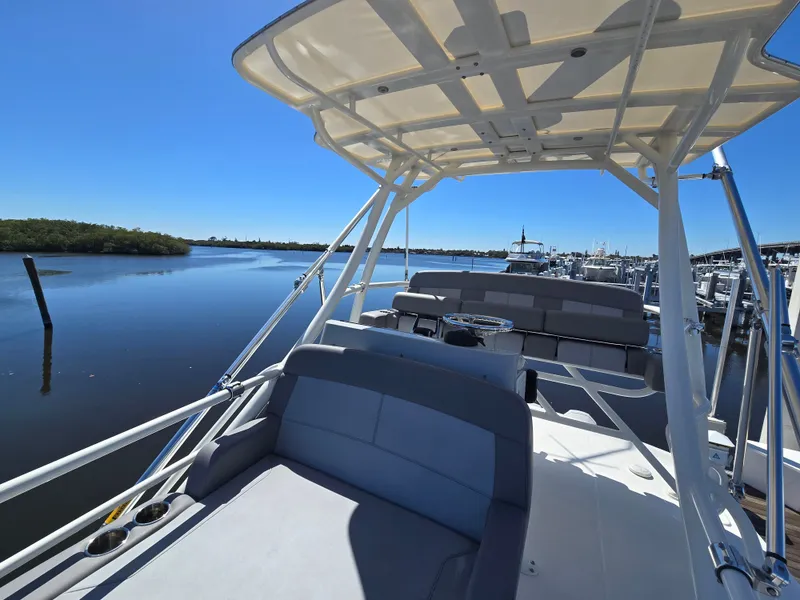 Slide: The Image of Boston Whaler 420 Outrage 2023 - 25