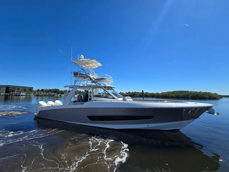 Slide: The Image of Boston Whaler 420 Outrage 2023 - 28
