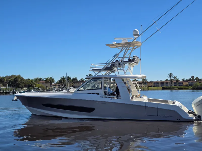 Slide: The Image of Boston Whaler 420 Outrage 2023 - 30
