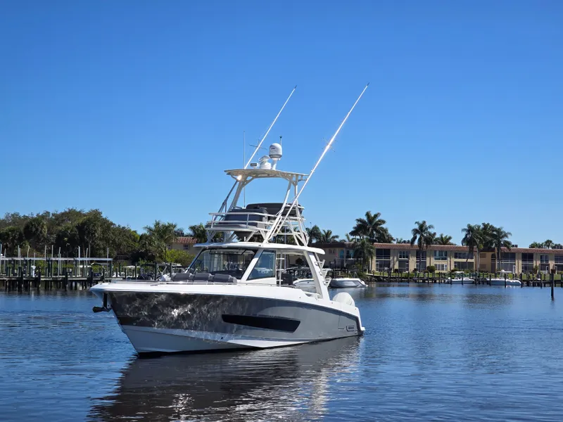 Slide: The Image of Boston Whaler 420 Outrage 2023 - 31