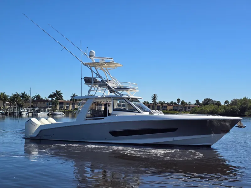 Slide: The Image of Boston Whaler 420 Outrage 2023 - 34