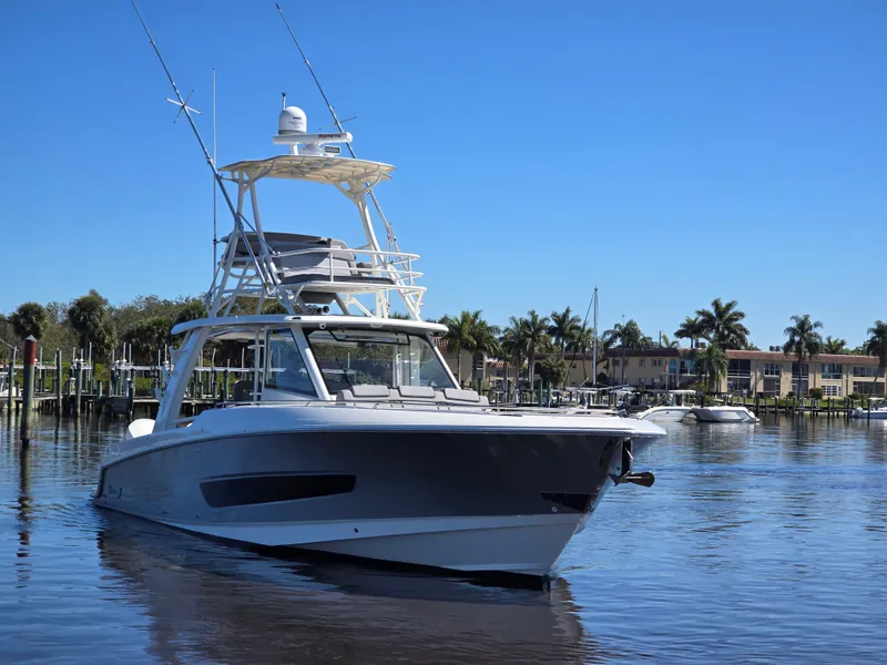 Slide: The Image of Boston Whaler 420 Outrage 2023 - 35