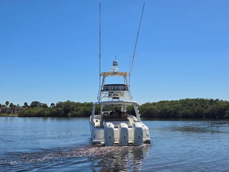 Slide: The Image of Boston Whaler 420 Outrage 2023 - 6