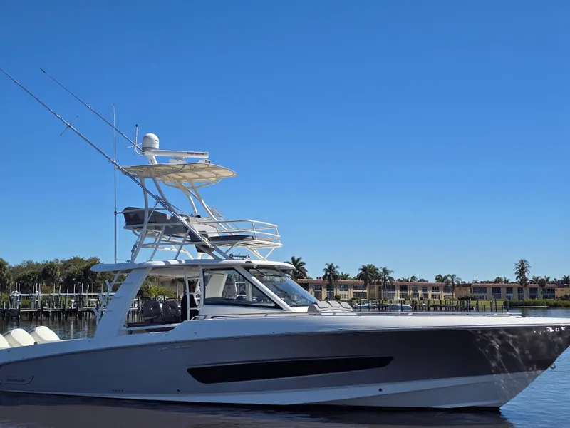 Slide: The Image of Boston Whaler 420 Outrage 2023 - 7