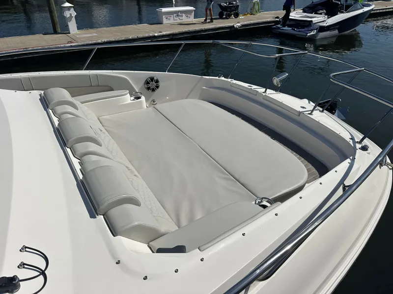Slide: The Image of Sea Ray Sundancer 320 Outboard 2024 - 11