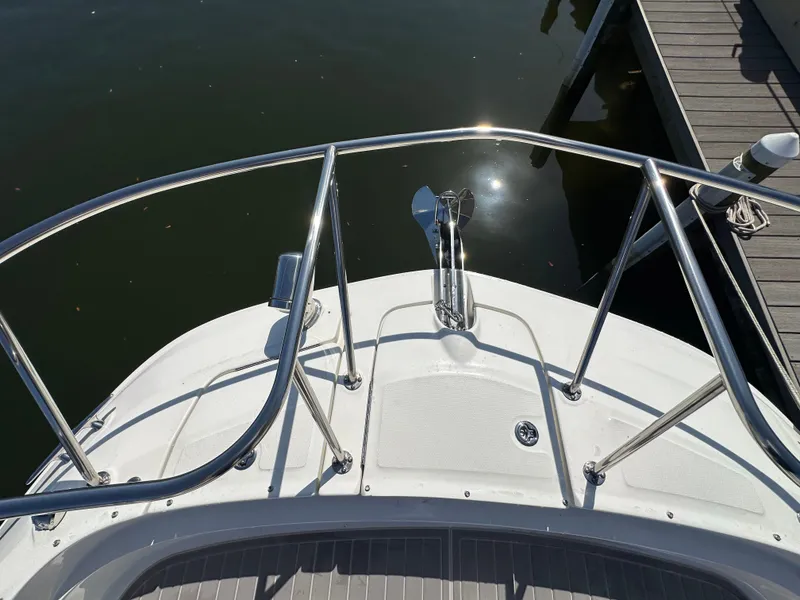 Slide: The Image of Sea Ray Sundancer 320 Outboard 2024 - 14