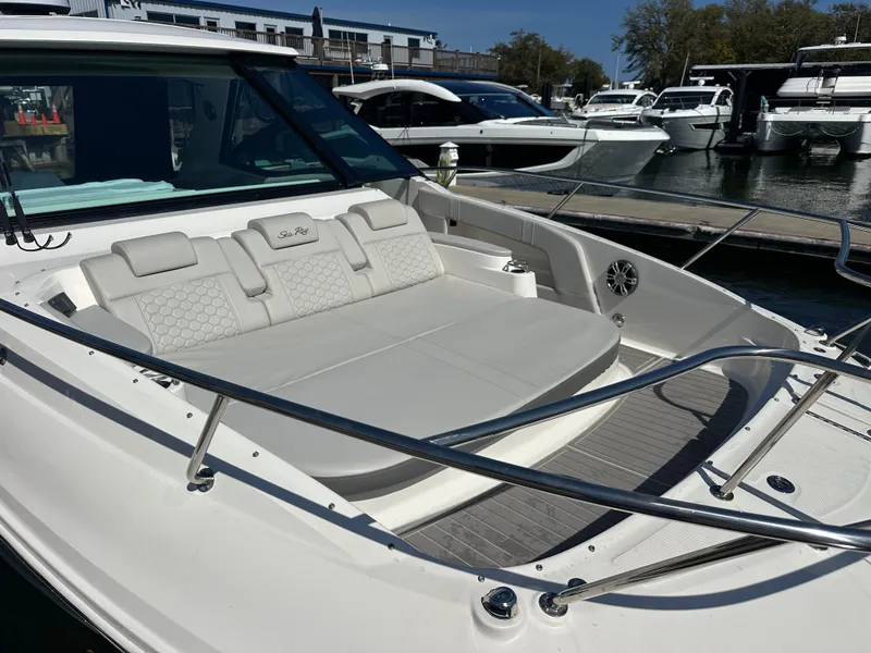 Slide: The Image of Sea Ray Sundancer 320 Outboard 2024 - 15