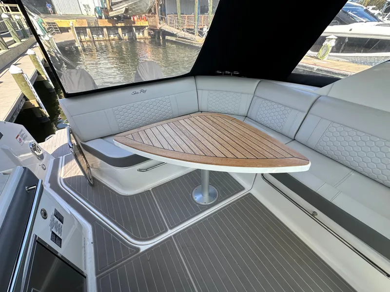 Slide: The Image of Sea Ray Sundancer 320 Outboard 2024 - 17