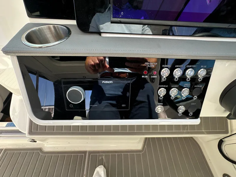 Slide: The Image of Sea Ray Sundancer 320 Outboard 2024 - 25