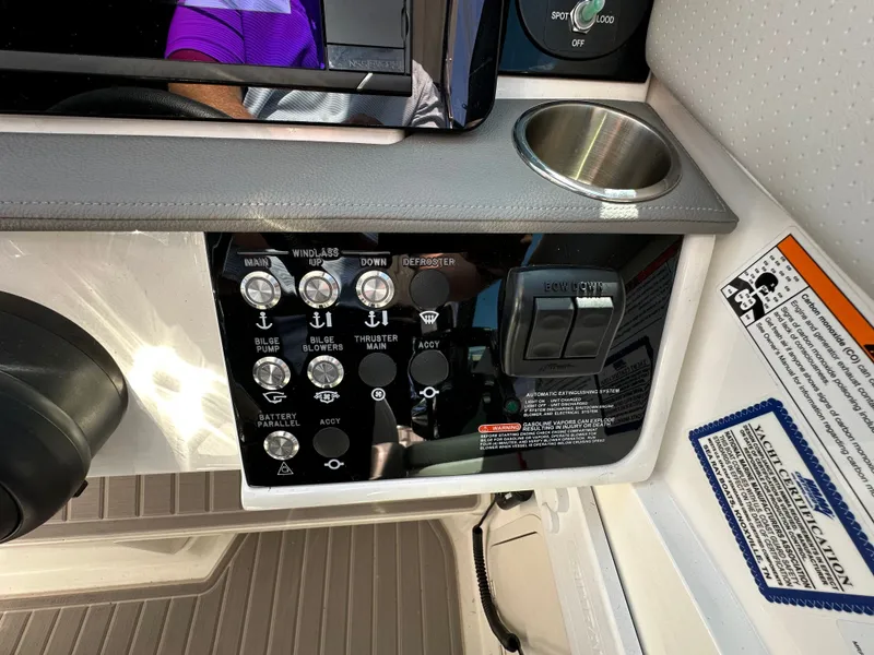 Slide: The Image of Sea Ray Sundancer 320 Outboard 2024 - 26