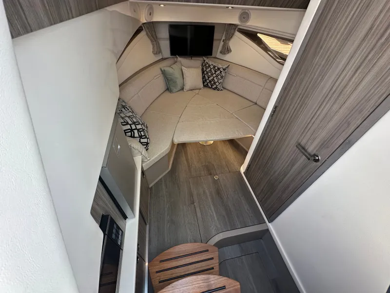 Slide: The Image of Sea Ray Sundancer 320 Outboard 2024 - 30