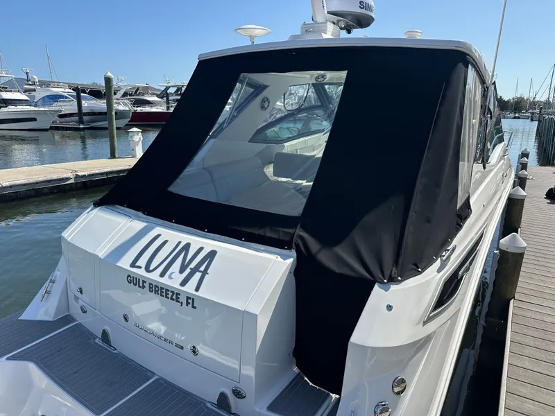 Slide: The Image of Sea Ray Sundancer 320 Outboard 2024 - 4