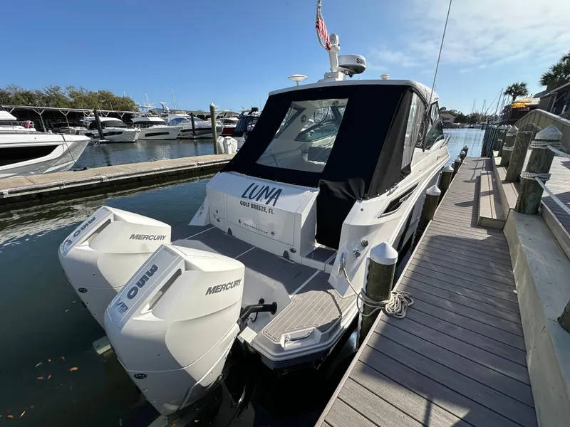 Slide: The Image of Sea Ray Sundancer 320 Outboard 2024 - 5