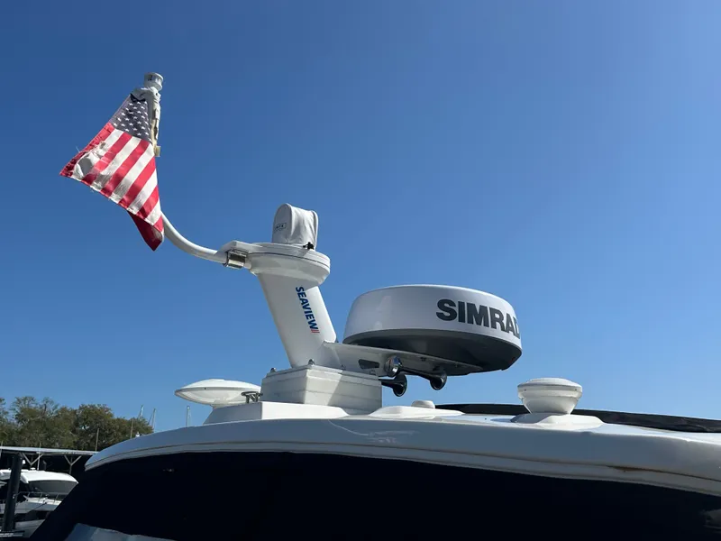 Slide: The Image of Sea Ray Sundancer 320 Outboard 2024 - 8