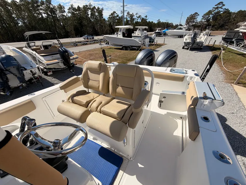 Slide: The Image of Interior view of a 2016 Sea Hunt Gamefish 27 boat at the marina. - 18