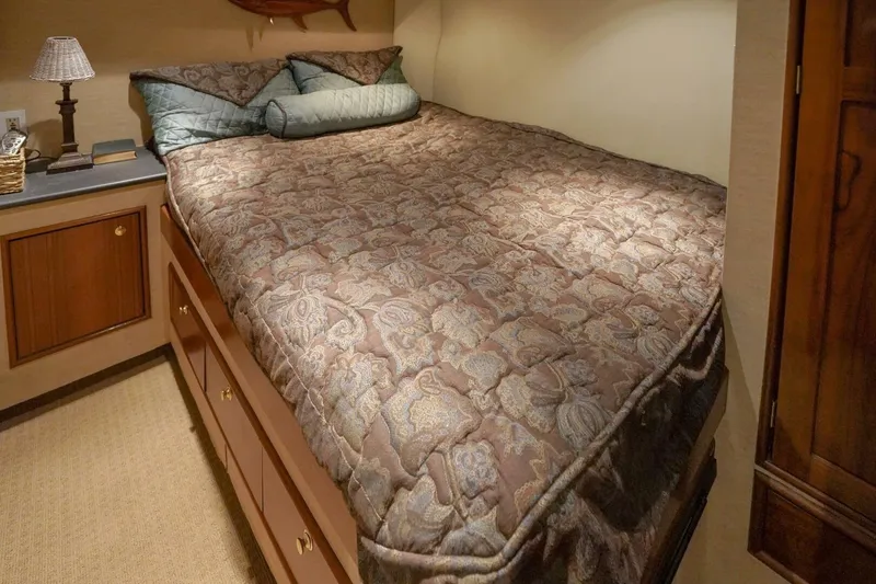 Slide: The Image of 1997 Blackwell Boatworks 60 Convertible- MISA- Master Stateroom - 7