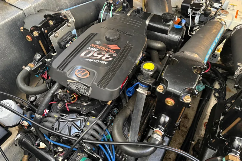Slide: The Image of Engine of a 2006 Sea Ray Sundancer 320 with MerCruiser 350 MPI Horizon. - 46