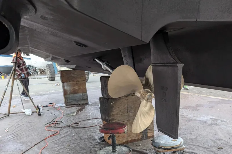 Slide: The Image of 2006 Sea Ray Sundancer 320 under maintenance, showcasing propeller and hull details. - 62