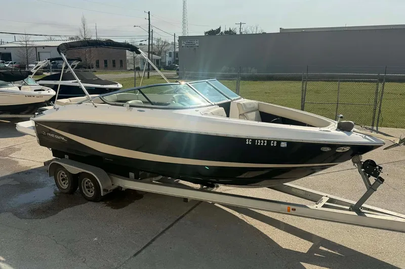 Slide: The Image of 2009 Regal 2500 Bowrider boat on trailer in outdoor setting. - 3