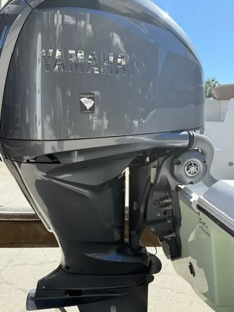 Slide: The Image of Yamaha outboard motor on a 2022 Sea Hunt 234 boat. - 5