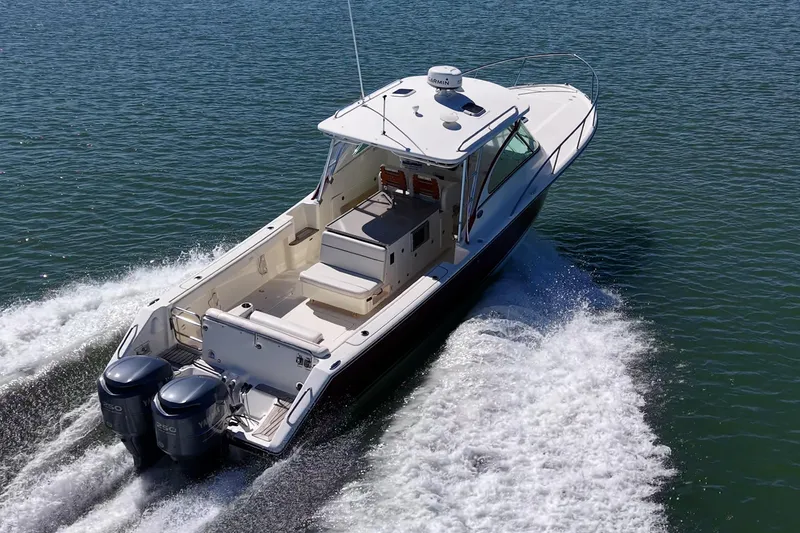 Slide: The Image of 2006 Pursuit 345 Drummond Runner LS cruising on open water. - 30