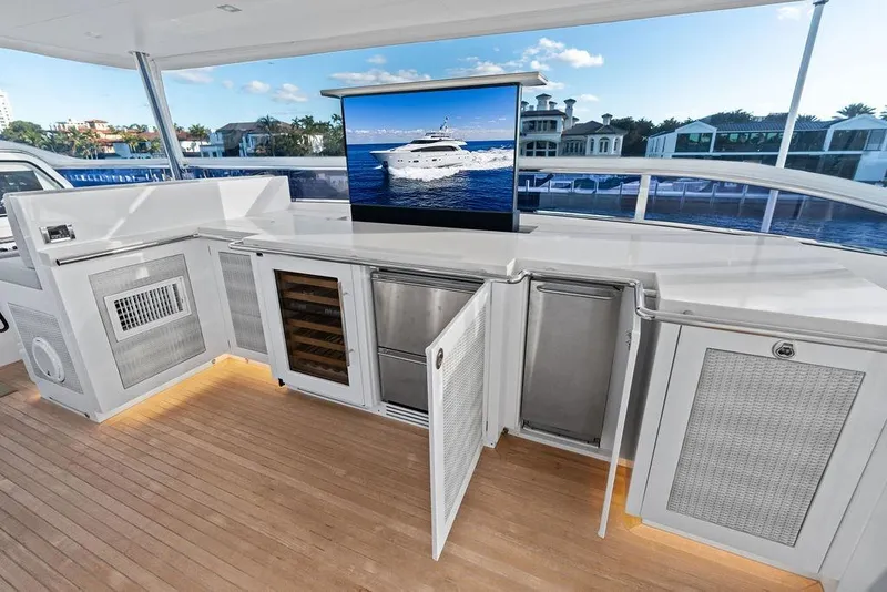 Slide: The Image of Luxurious Horizon RP 110 yacht interior with modern amenities, featuring a sleek entertainment area, 2014 model. - 74