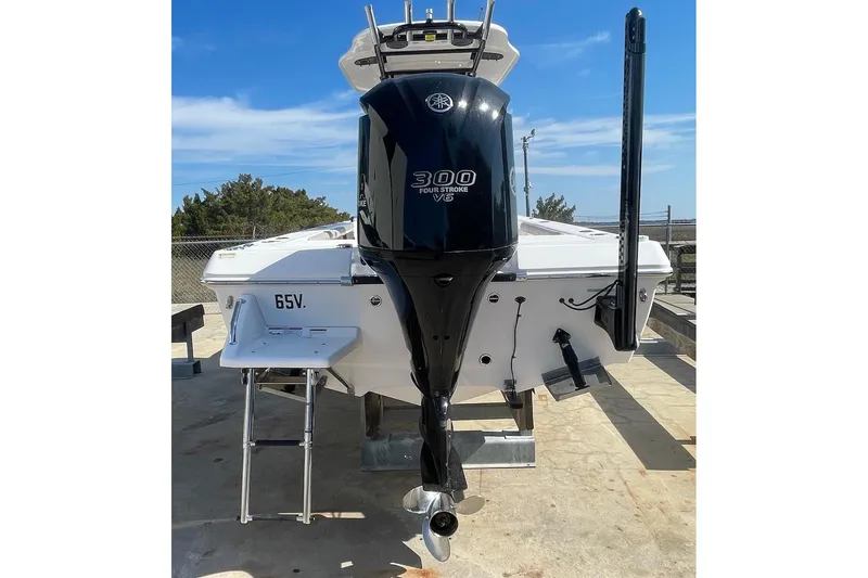 Slide: The Image of 2019 Everglades 243 Center Console boat with Yamaha 300 outboard motor. - 5