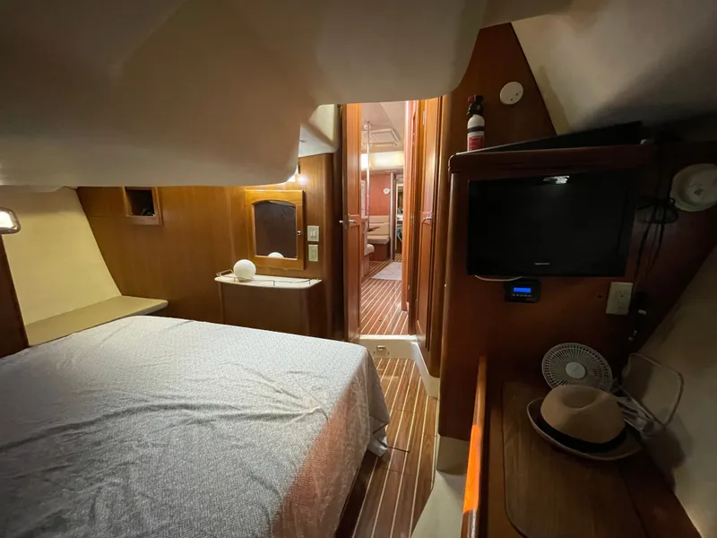 Slide: The Image of Hunter 44 DS 2006 - 20